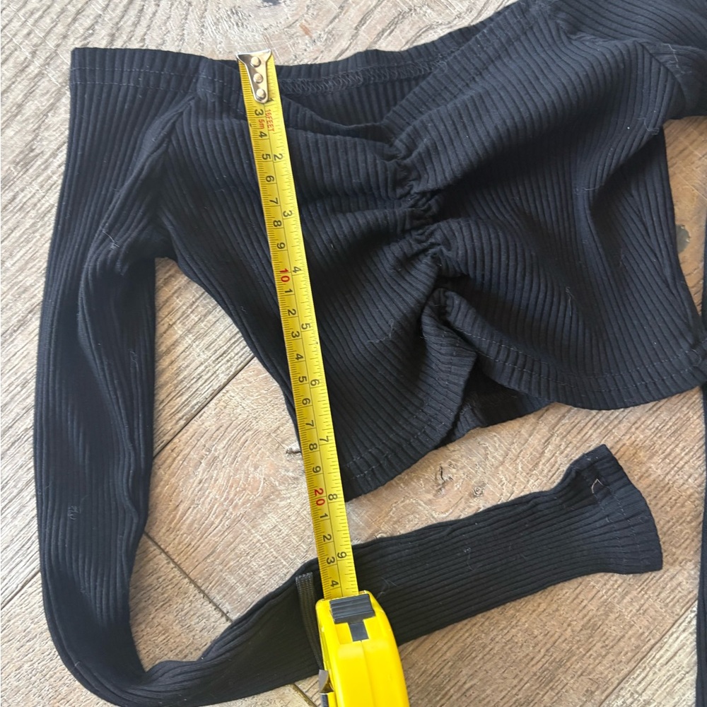 Black Off-Shoulder Ribbed Top - Picture 4 of 4
